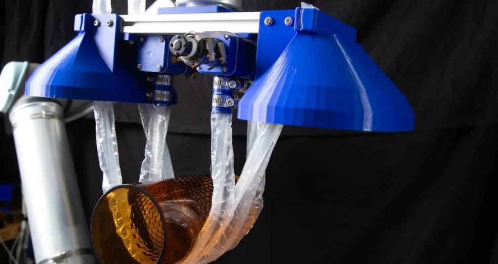 روبوت مستوحى من النباتات يرفع الأجسام الثقيلة والهشة بذكاء