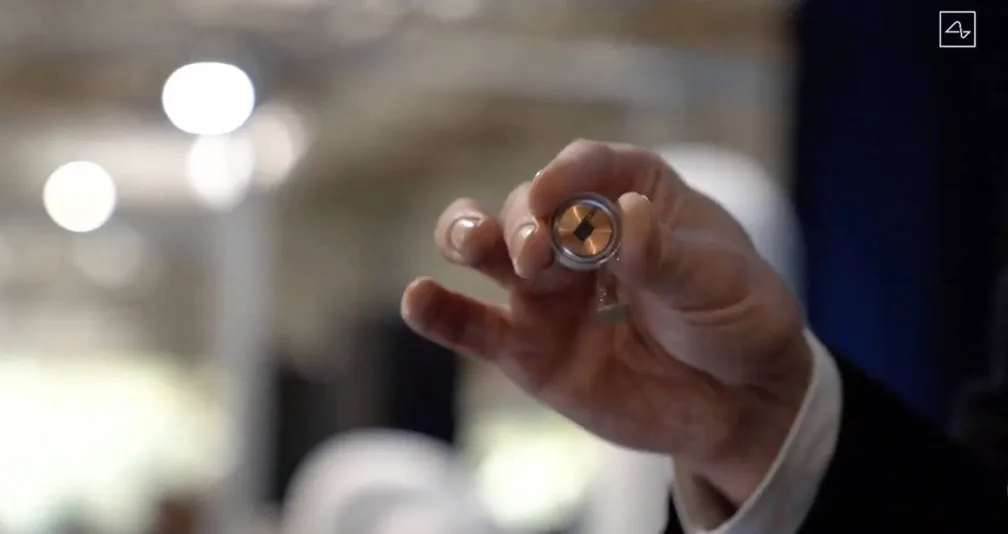 «سحر وأمل جديد»... شريحة «نيورالينك» تمكّن مريض شلل من التحكم في أجهزته بعقله