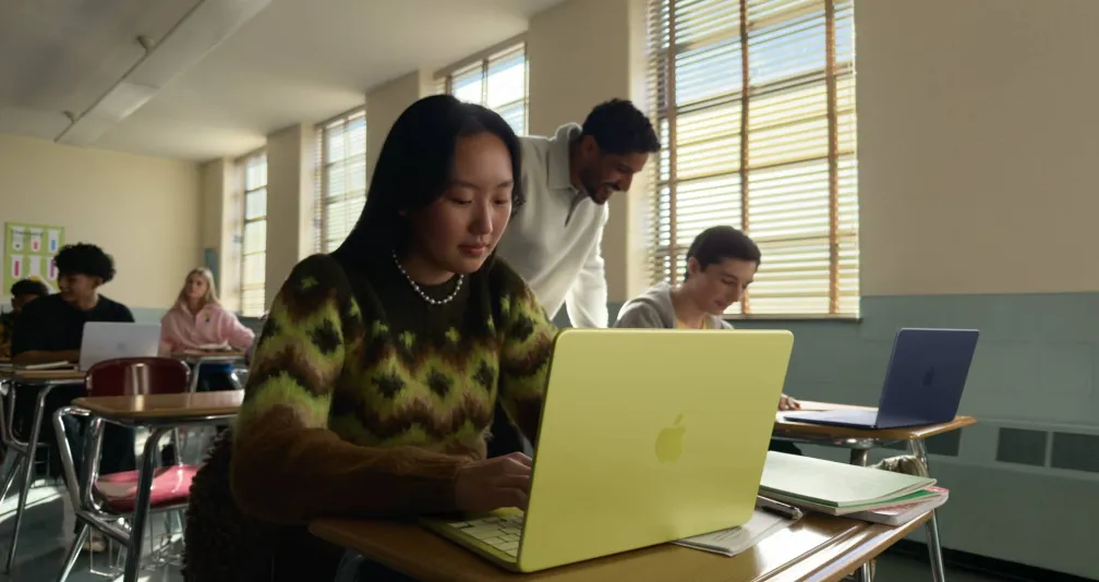 «أبل» تطلق «ماك بوك نيو» بسعر منخفض ومواصفات عالية