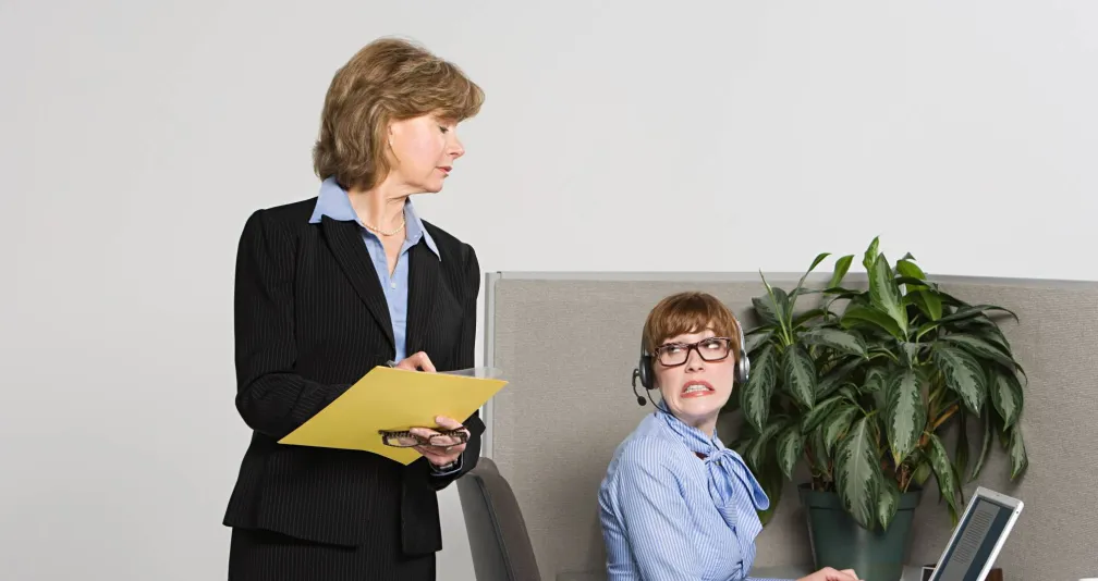 هل تتعقبك أدوات «مراقبة الموظفين» بالذكاء الاصطناعي؟