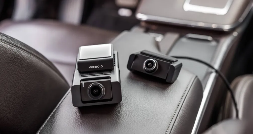 كاميرا للسيارات وسماعات لاسلكية مطورة